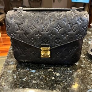 Louis Vuitton Pochette Métis Empreinte